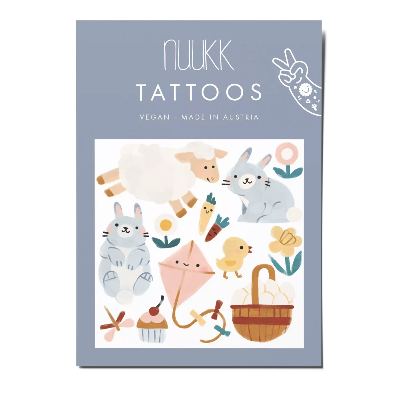 Dieses Bild zeigt eine liebevoll gestaltete Verpackung für temporäre Tattoos mit einem frühlingshaften Osterthema. Die Illustrationen umfassen süße Tiere wie Hasen, ein Lamm und ein Küken sowie passende Symbole wie Karotten, Blumen, einen Drachen und einen Korb mit Eiern. Die sanften Farben und das verspielte Design machen es ideal für Kinder oder alle, die fröhliche Motive mögen